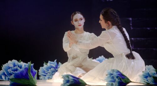 Scenă din spectacolul Lakmé de Léo Delibes la Opera Națională București, în regia lui Andrei Șerban. Sursa: @operanationalabucuresti