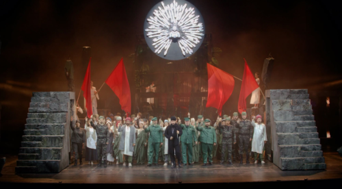 Scenă din spectacolul Lakmé de Léo Delibes la Opera Națională București, în regia lui Andrei Șerban. 