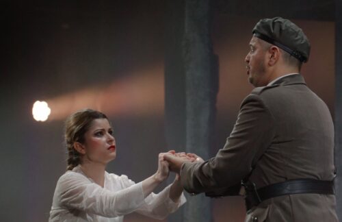Scenă din spectacolul Lakmé de Léo Delibes la Opera Națională București